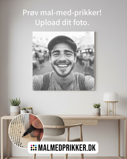 Malmedprikker eget foto lærred på væg med glad mand
