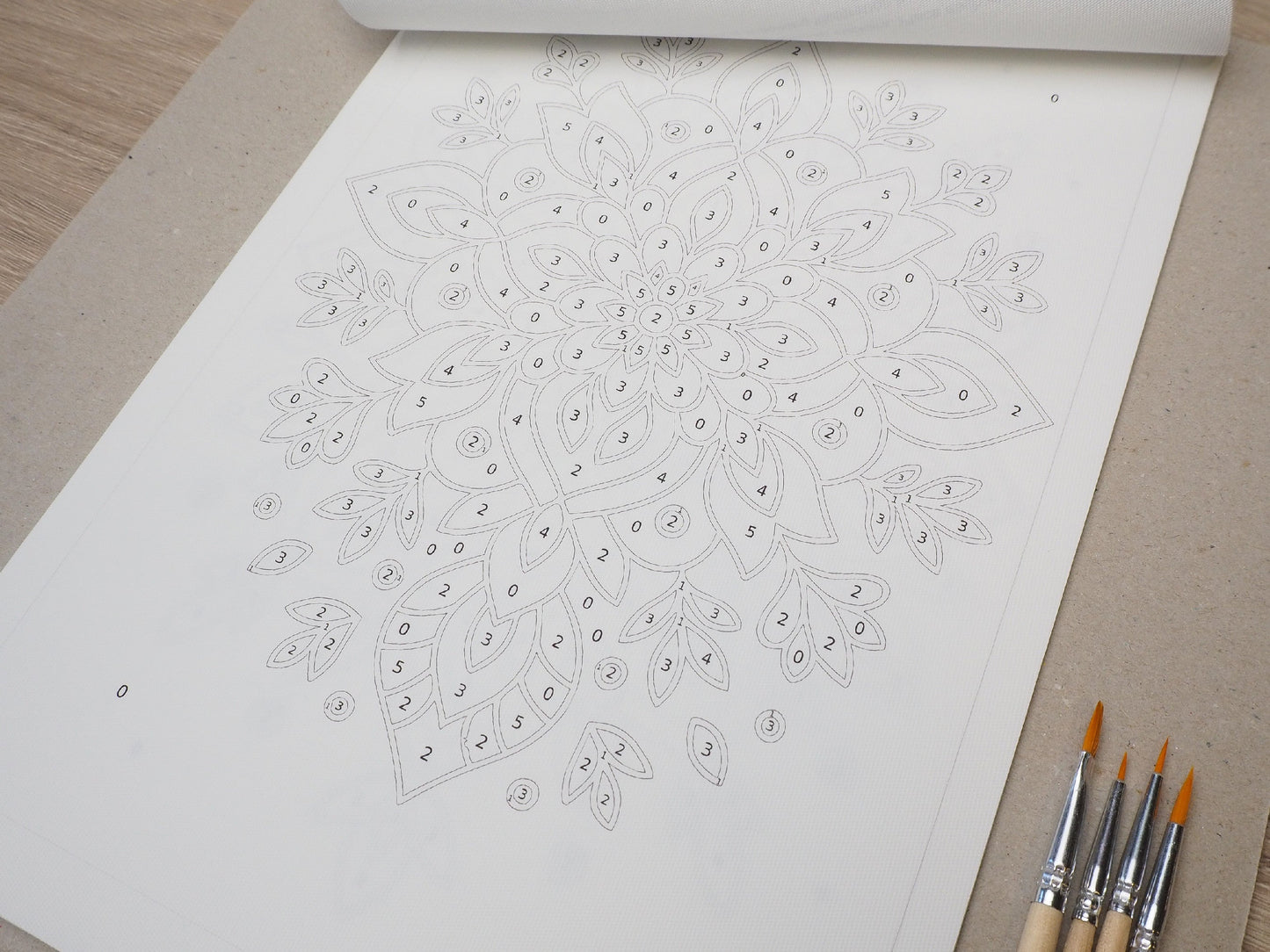 Paint by Numbers malebog med mandala - design og pensler